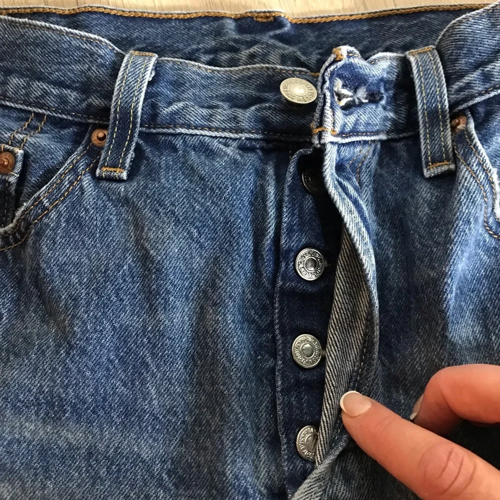 Levi’s Premium 501 Original fit Straight leg High rise Button Fly Jeans Size29 - Picture 3 of 15